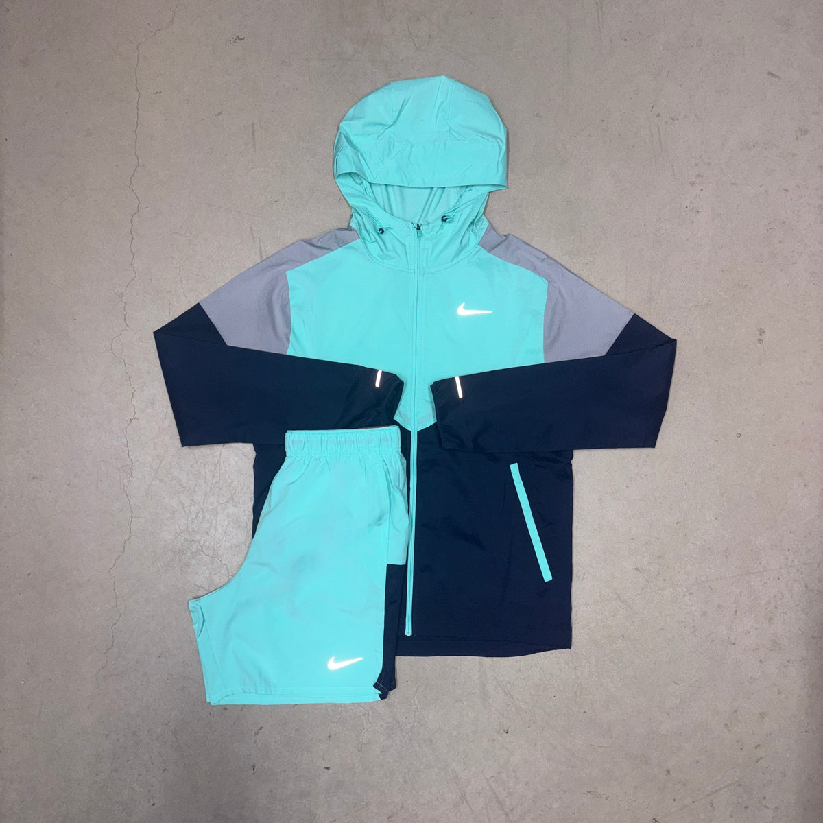 Nike Hyper Turqouise Uv Windrunner x Hyper Turqouise Challenger Shorts