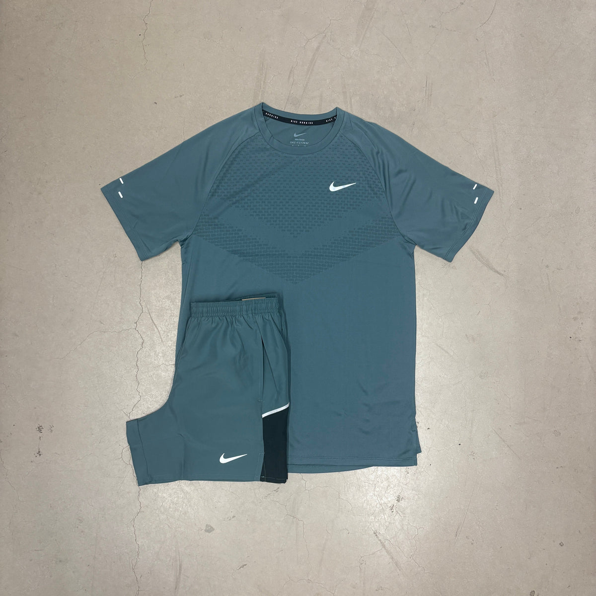 Nike Mineral Slate Stride Tee Full Set
